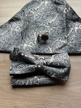 Barry Wang Grey Paisley Bow Tie & Pocket Square Set with Cufflinks